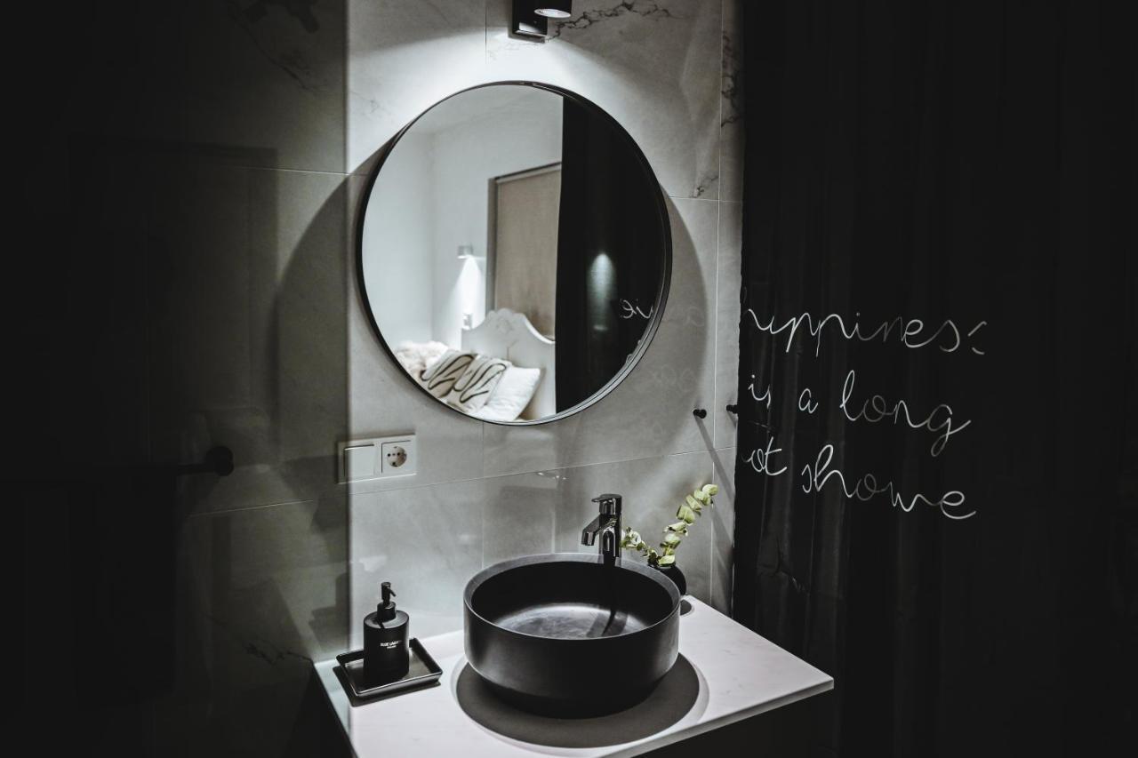 Alka - Cozy Room By The Sea With Private Hot Tub Njarthvik エクステリア 写真