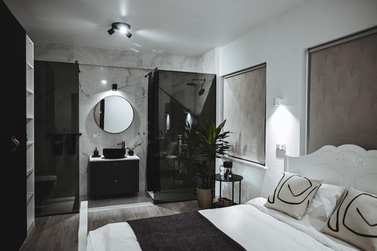 Alka - Cozy Room By The Sea With Private Hot Tub Njarthvik エクステリア 写真