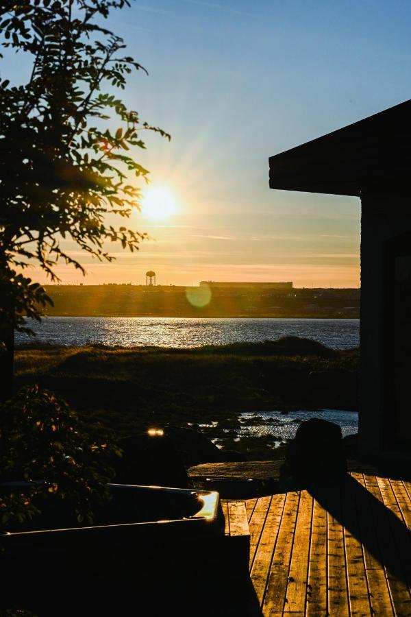 Alka - Cozy Room By The Sea With Private Hot Tub Njarthvik エクステリア 写真