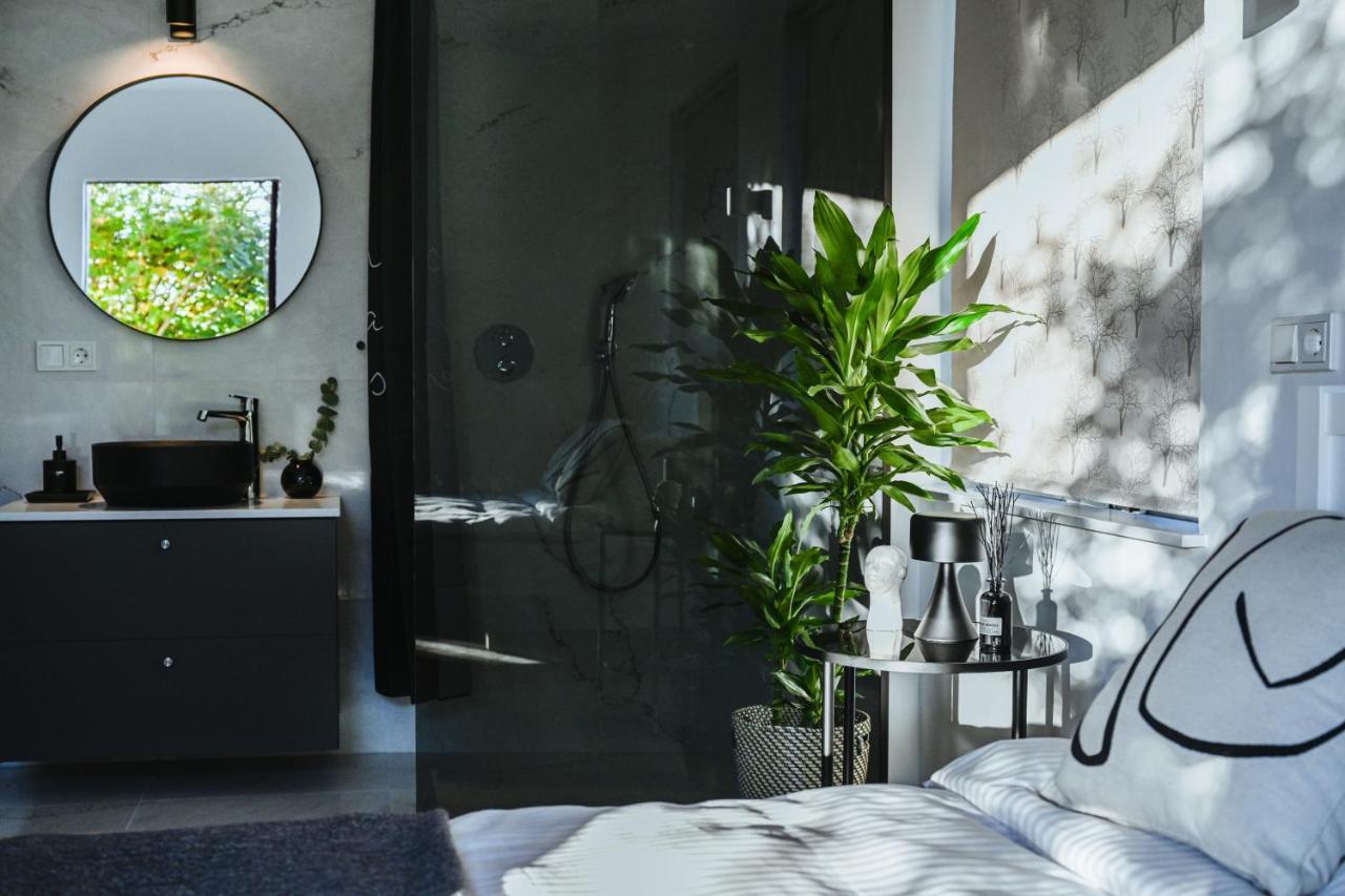Alka - Cozy Room By The Sea With Private Hot Tub Njarthvik エクステリア 写真