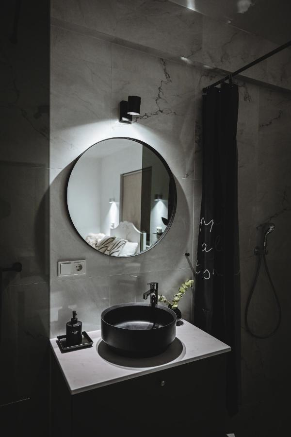Alka - Cozy Room By The Sea With Private Hot Tub Njarthvik エクステリア 写真